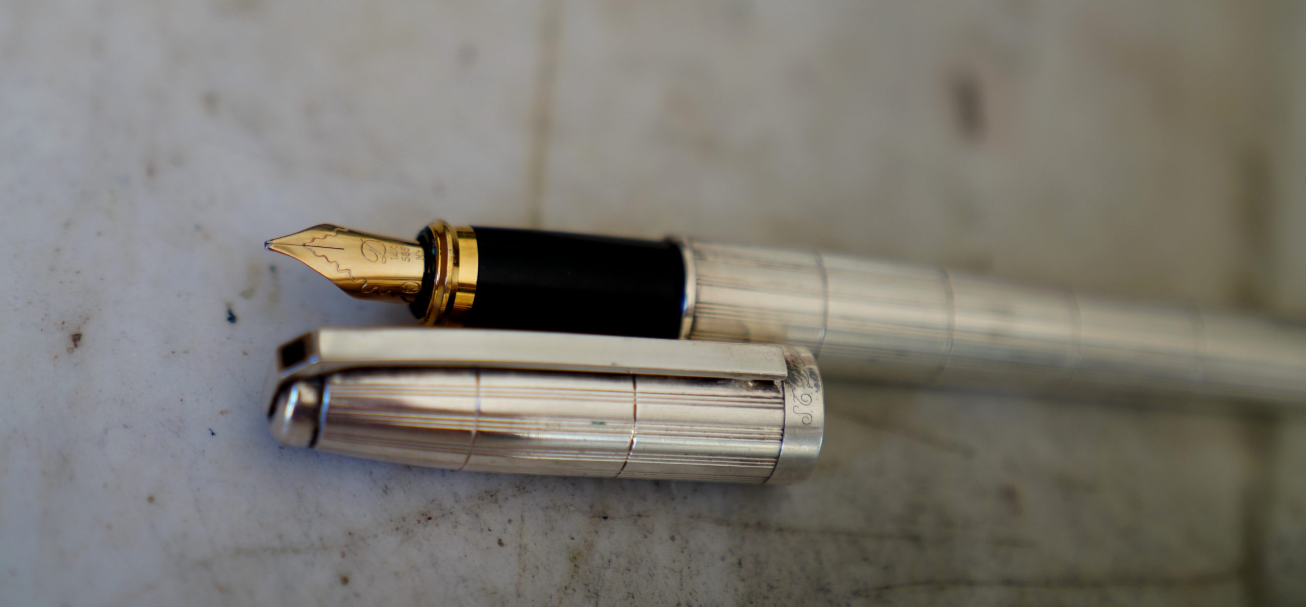 STYLO PLUME S.T. DUPONT FIDELIO - FINITION DAMIER - PLUME EN OR MASSIF 14 CARATS