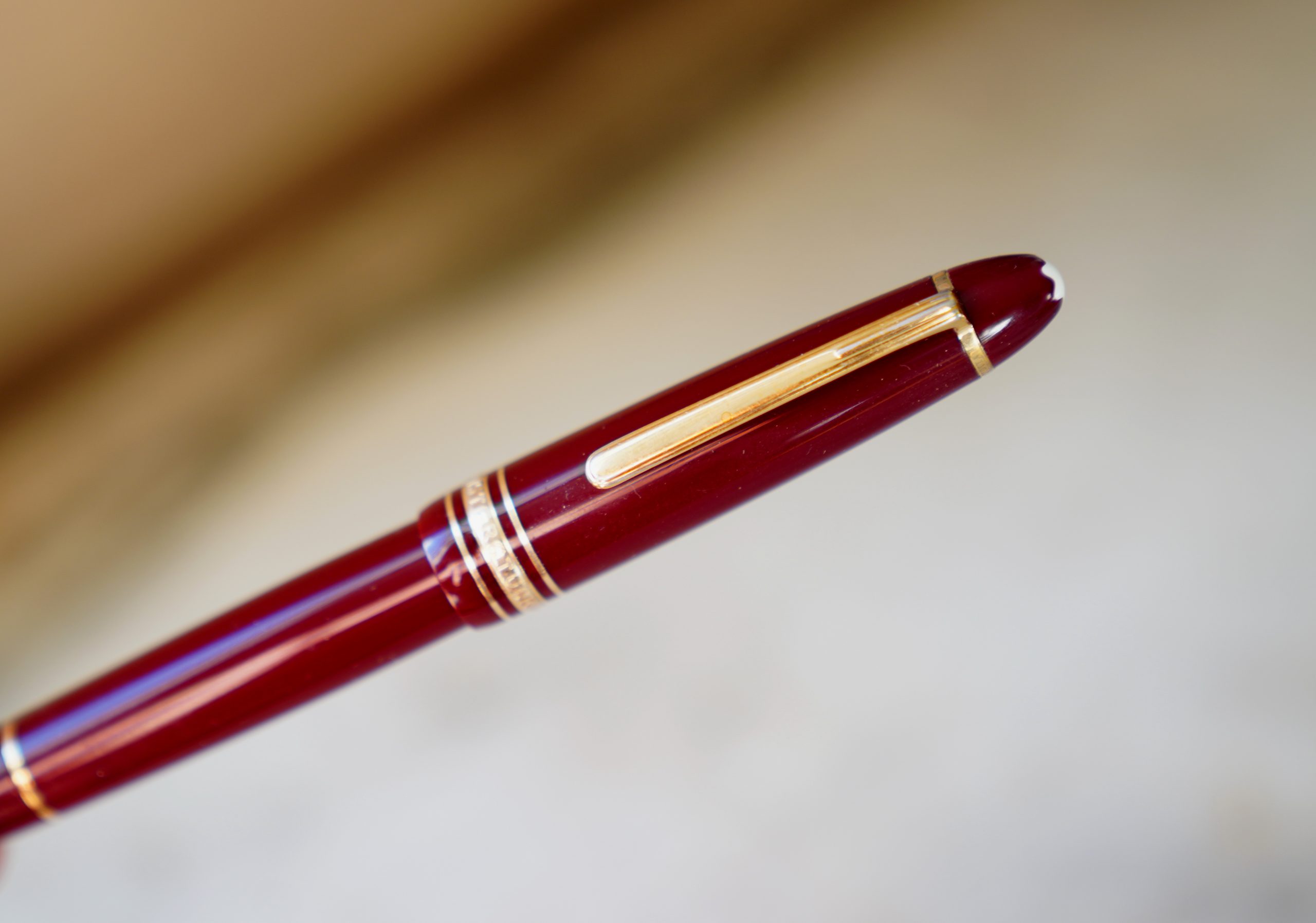 STYLO PLUME MONTBLANC MEISTERSTÜCK 147 TRAVELLER BORDEAUX - PLUME OR MASSIF 14 CARATS