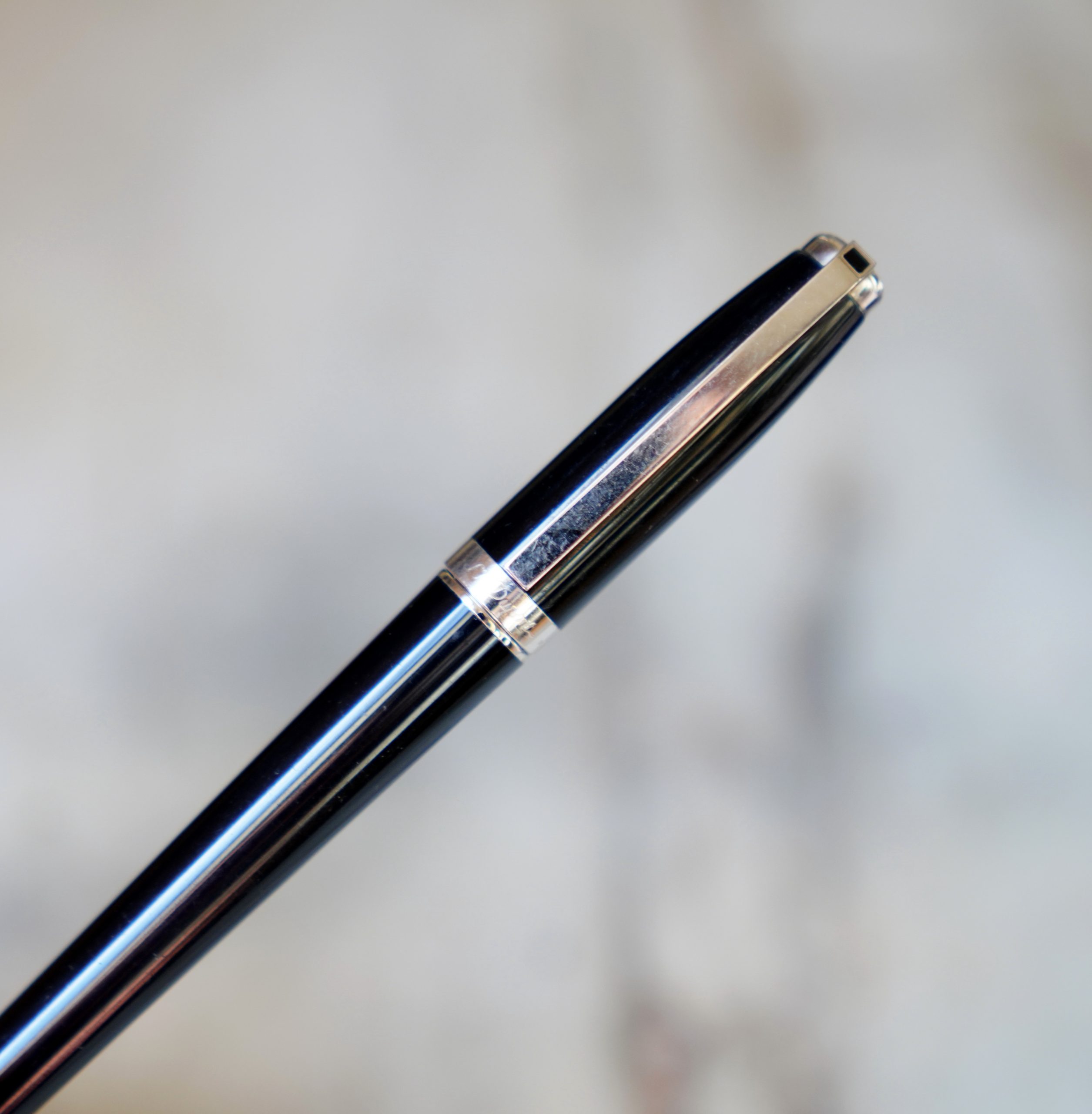 STYLO PLUME S.T. DUPONT FIDELIO EN LAQUE NOIRE & PLATINUM- PLUME OR MASSIF 14 CT – Image 2