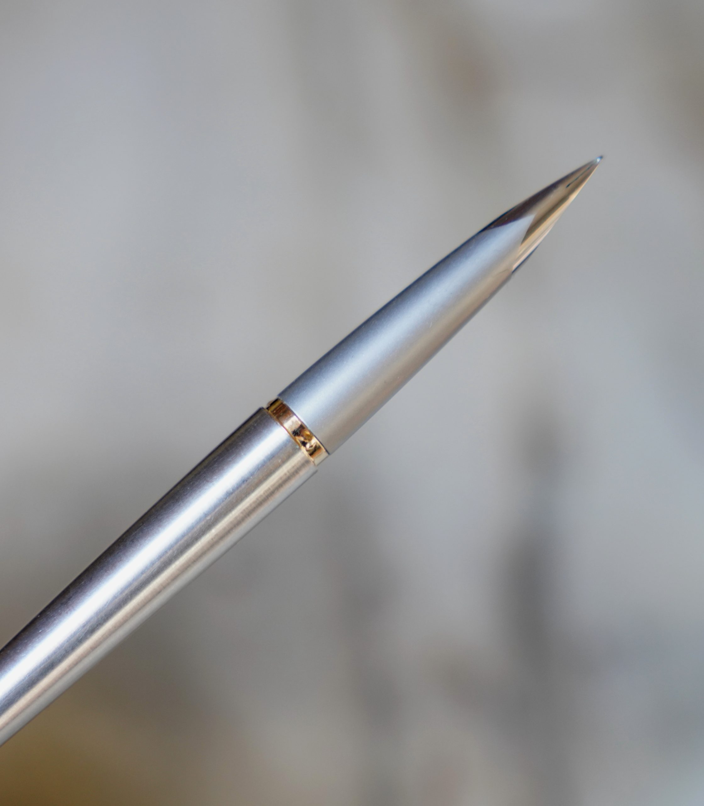 STYLO PLUME PARKER FALCON - METAL CHROME & PL. OR 18 CARATS - DESIGN SUPERBE