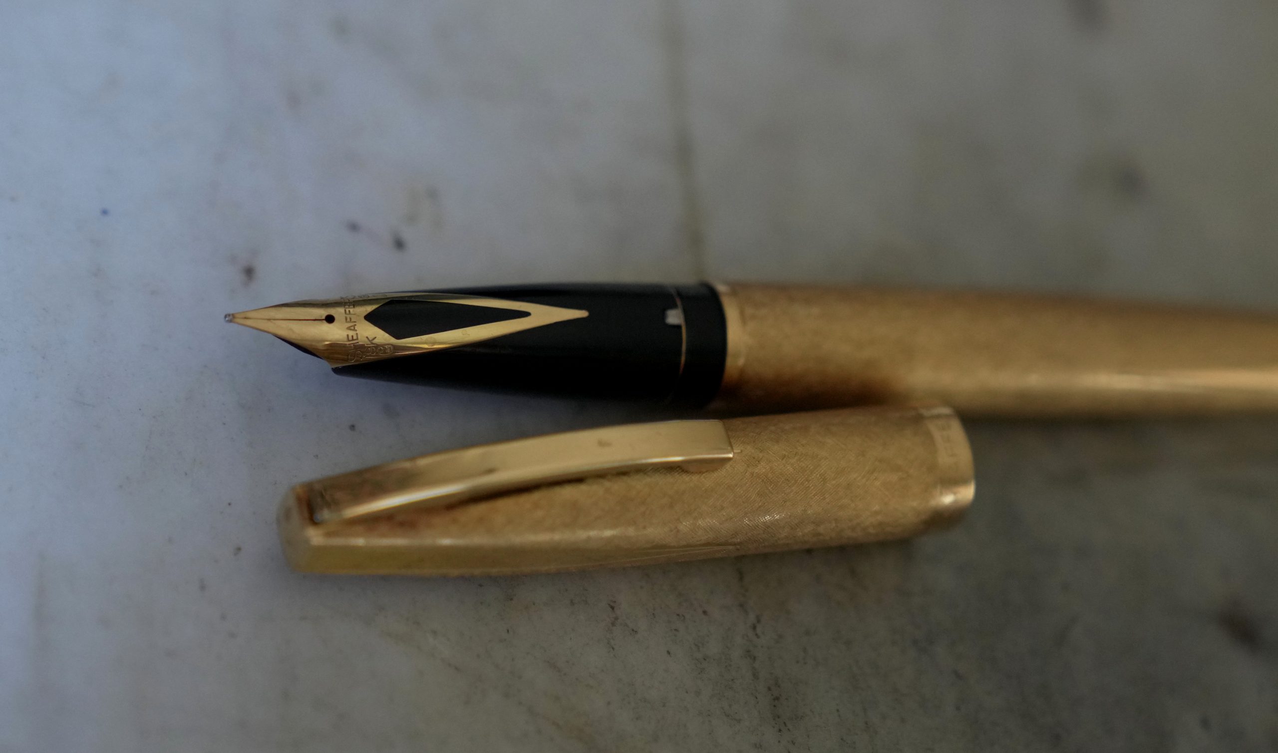 Stylo Plume Sheaffer Imperial Or Massif 18 Carats – Gold Dust – Plume Or 18 Carats