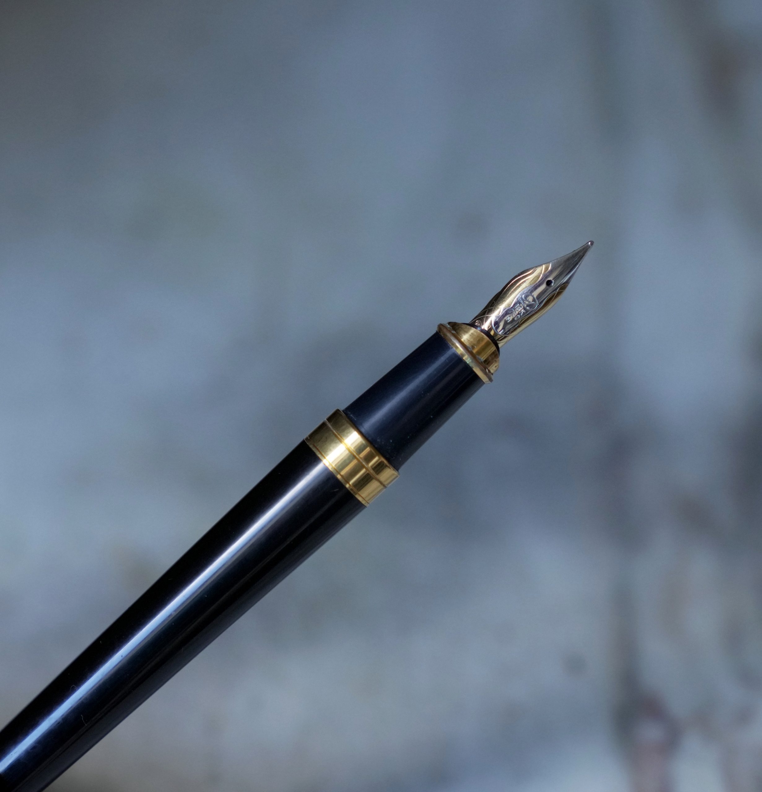 STYLO PLUME S.T. DUPONT OLYMPIO XL LAQUE DE CHINE NOIRE - PLUME OR MASSIF 18 CARATS