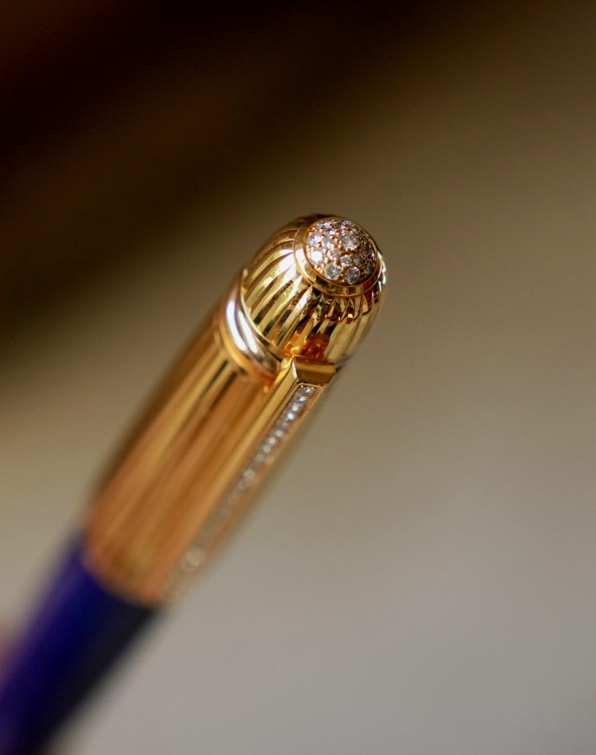Stylo plume Cartier Pasha en Laque bleue & Godrons - Edition spéciale Royal Diamond