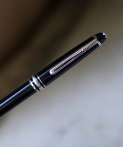Stylo bille MONTBLANC Meisterstück en résine noire, finition platinée – vue 2